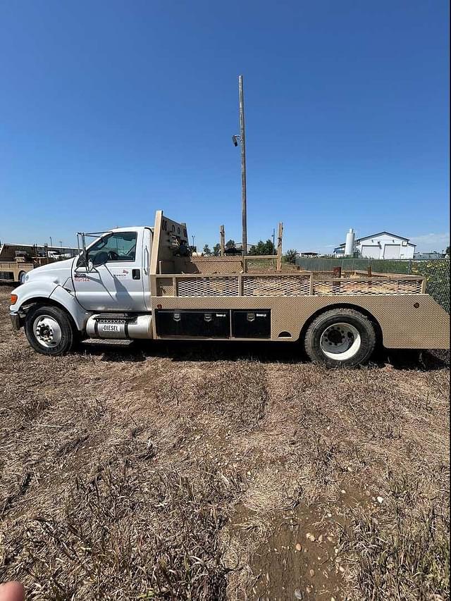 Image of Ford F-650 equipment image 2