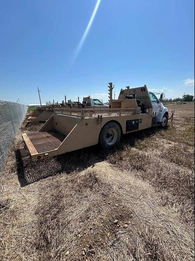 Image of Ford F-650 equipment image 4