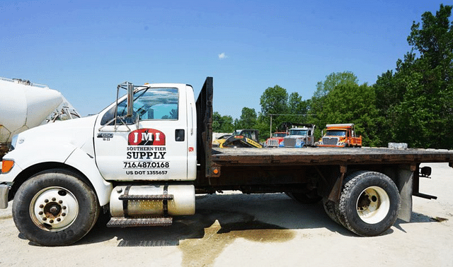 Image of Ford F-650 equipment image 1
