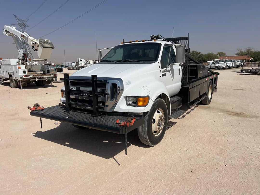 Image of Ford F-650 Primary image