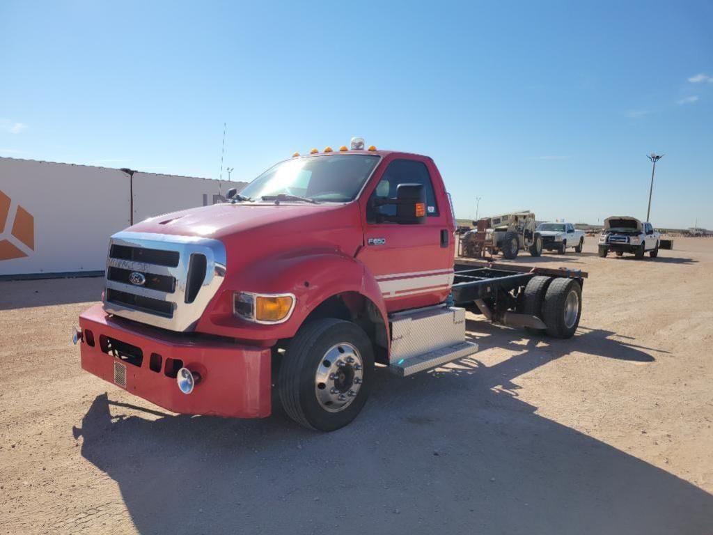 2015 Ford F-650 Equipment Image0