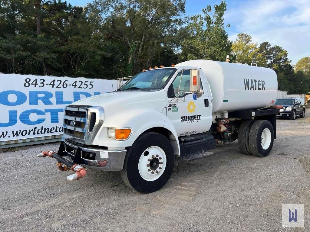 2015 Ford F-650 Equipment Image0