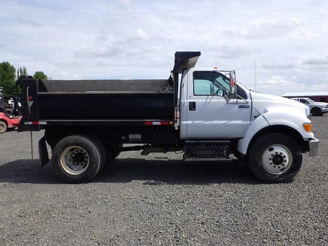 Image of Ford F-750 equipment image 3