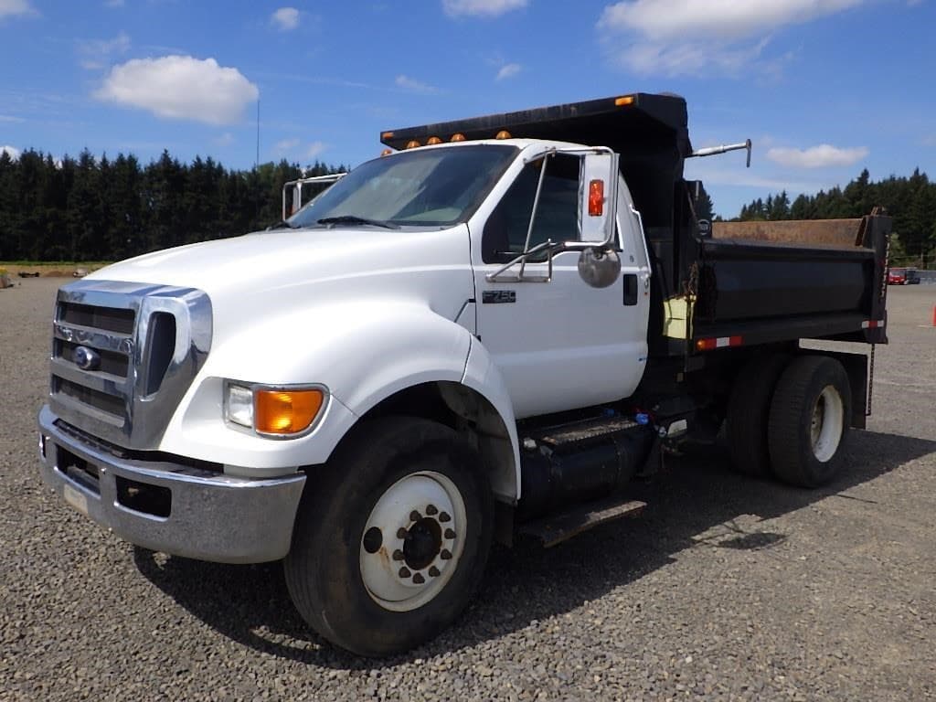 Image of Ford F-750 Primary image