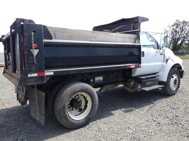 Image of Ford F-750 equipment image 4