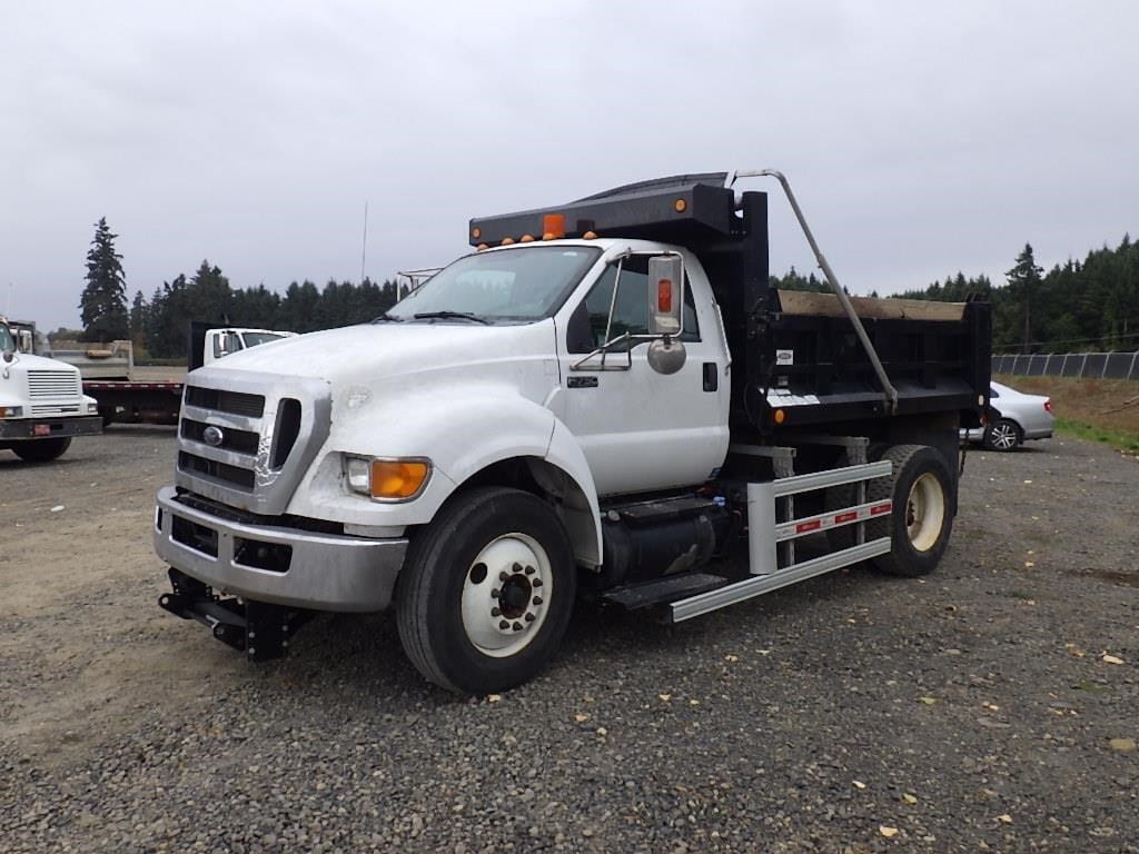 2015 Ford F-750 Equipment Image0