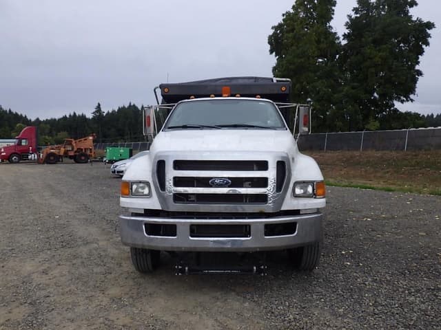 Image of Ford F-750 equipment image 1