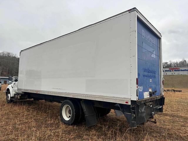 Image of Ford F-750 equipment image 2