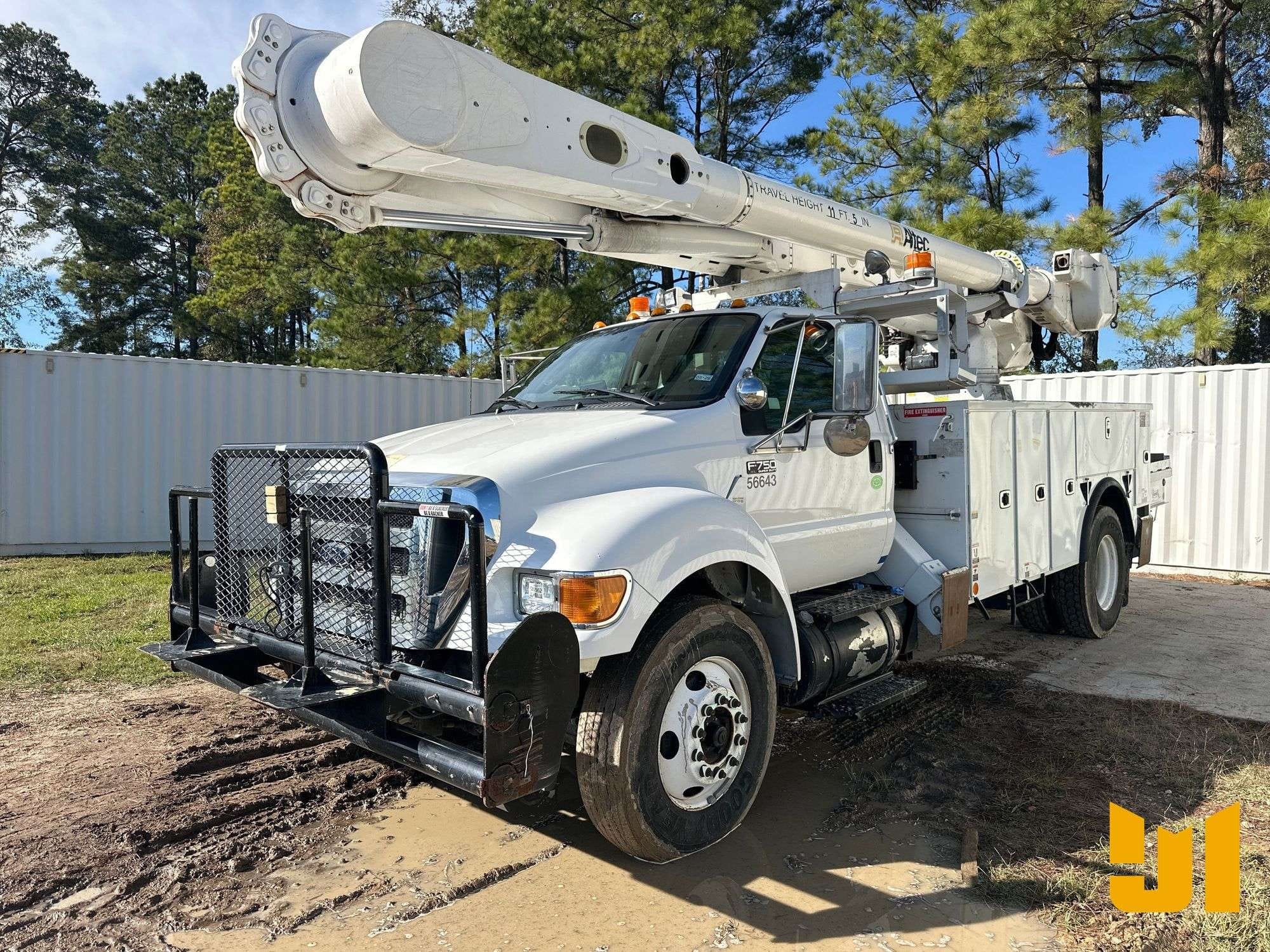 2015 Ford F-750 Equipment Image0