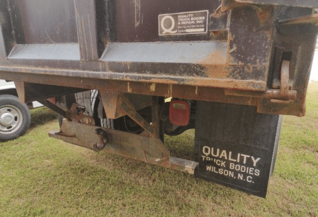 Image of Ford F-750 equipment image 2