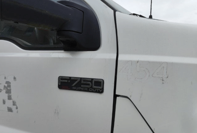 Image of Ford F-750 equipment image 4