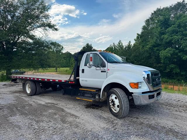 Image of Ford F-750 equipment image 1