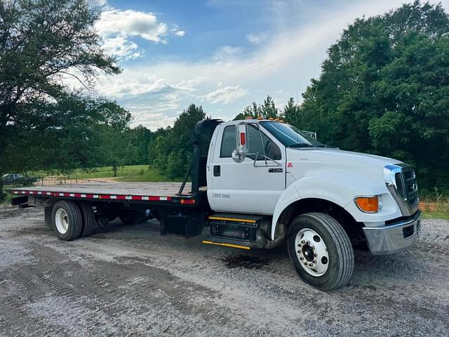 Image of Ford F-750 equipment image 2