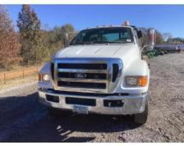 Image of Ford F-750 equipment image 2