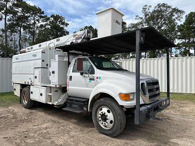 Image of Ford F-750 equipment image 2