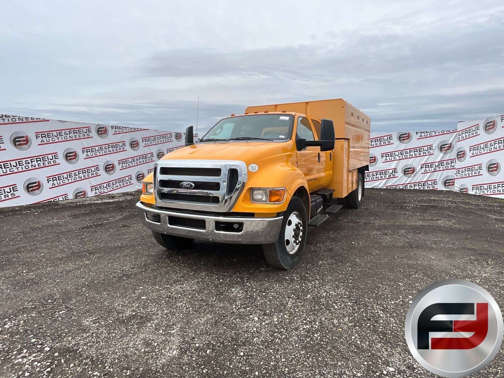 2015 Ford F-750 Equipment Image0
