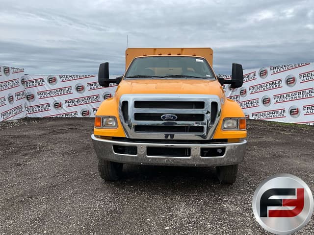 Image of Ford F-750 equipment image 1
