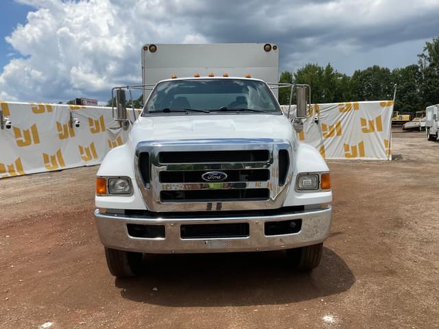Image of Ford F-750 equipment image 1
