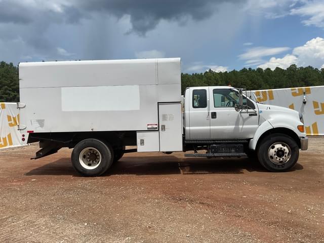 Image of Ford F-750 equipment image 3