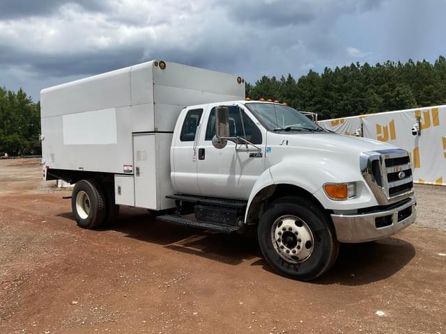 Image of Ford F-750 equipment image 2