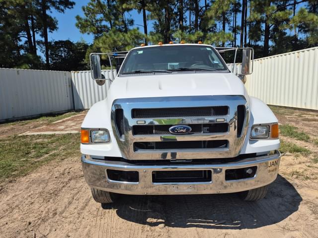 Image of Ford F-750 equipment image 1