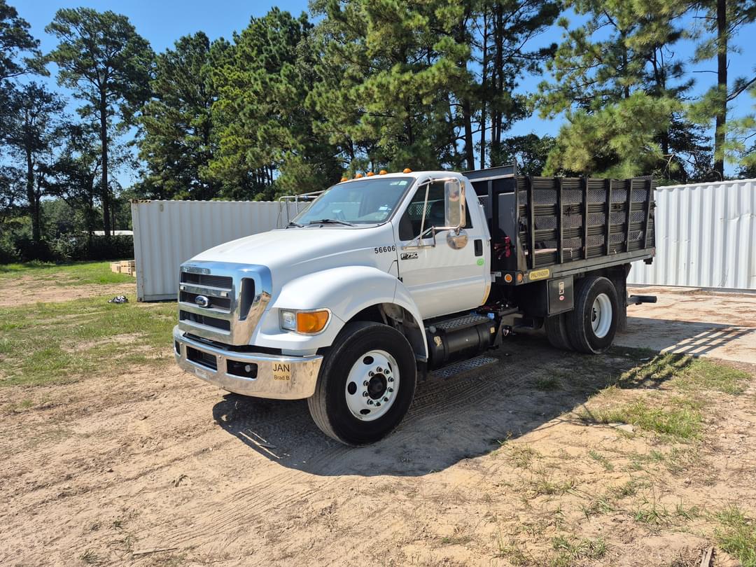 Image of Ford F-750 Primary image