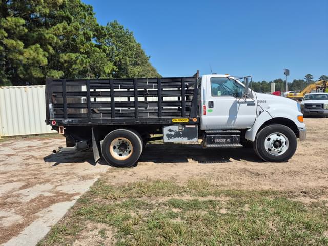Image of Ford F-750 equipment image 3