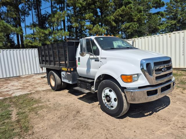 Image of Ford F-750 equipment image 2