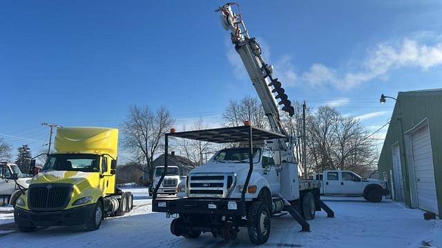 Image of Ford F-750 equipment image 1