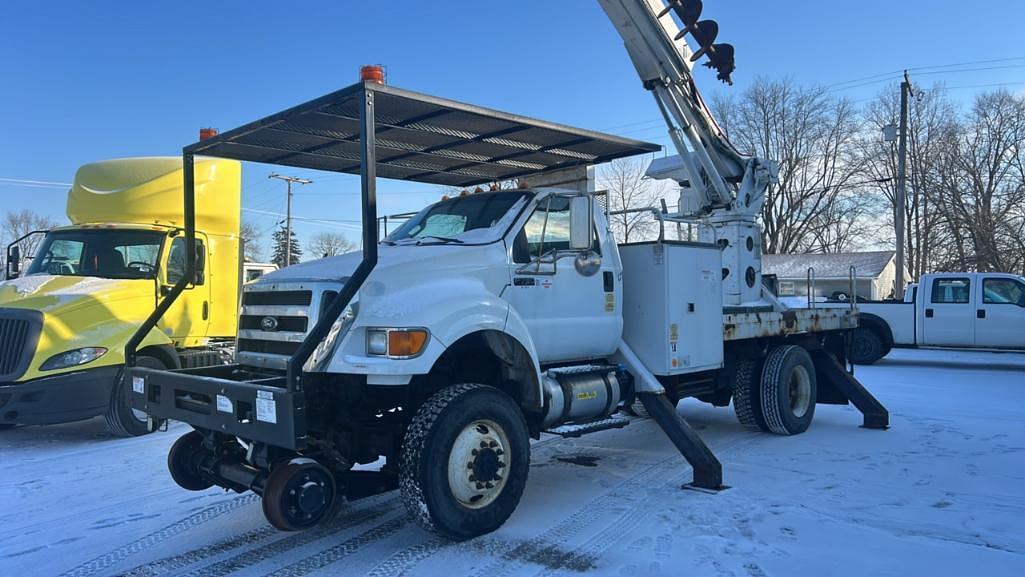 Image of Ford F-750 Primary image