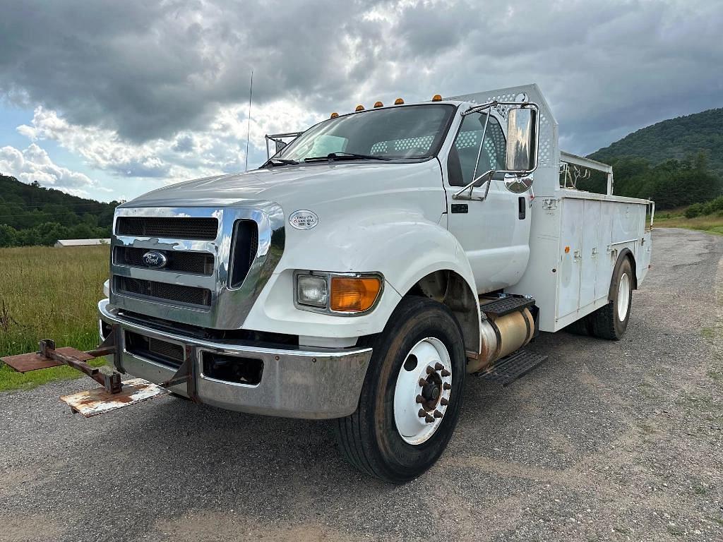 Image of Ford F-750 Primary image