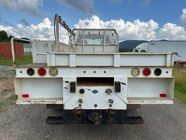 Image of Ford F-750 equipment image 3