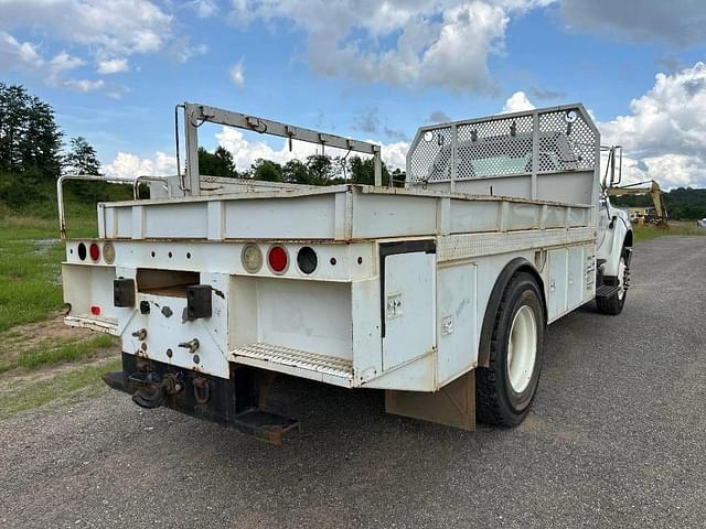 Image of Ford F-750 equipment image 4
