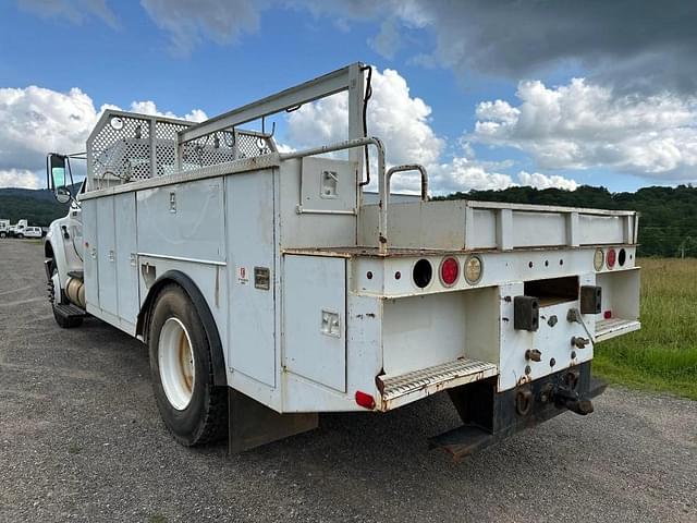 Image of Ford F-750 equipment image 2