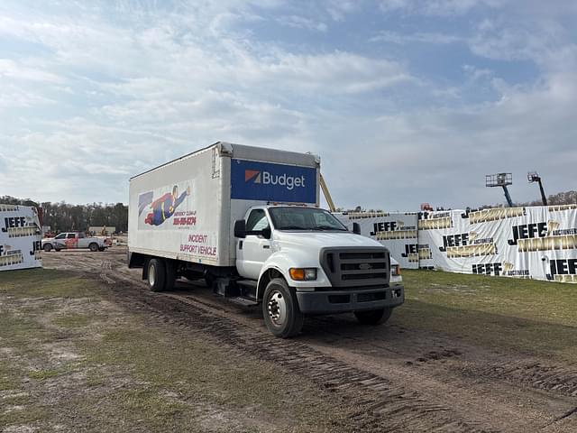 Image of Ford F-750 equipment image 2