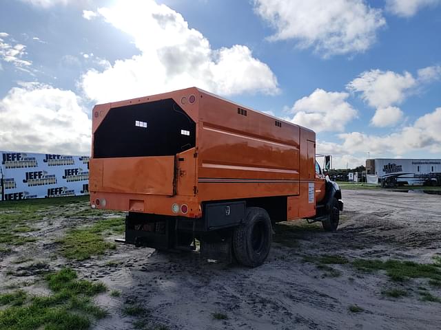 Image of Ford F-750 equipment image 4