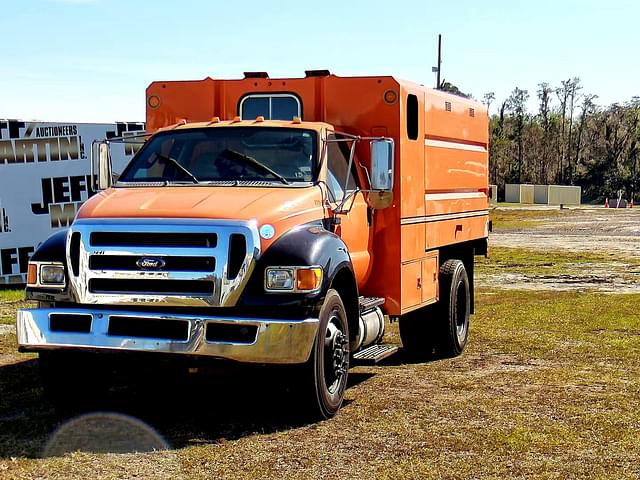 Image of Ford F-750 equipment image 1