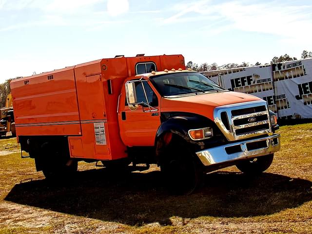 Image of Ford F-750 equipment image 2