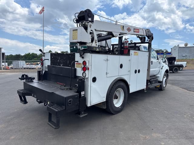 Image of Ford F-750 equipment image 4