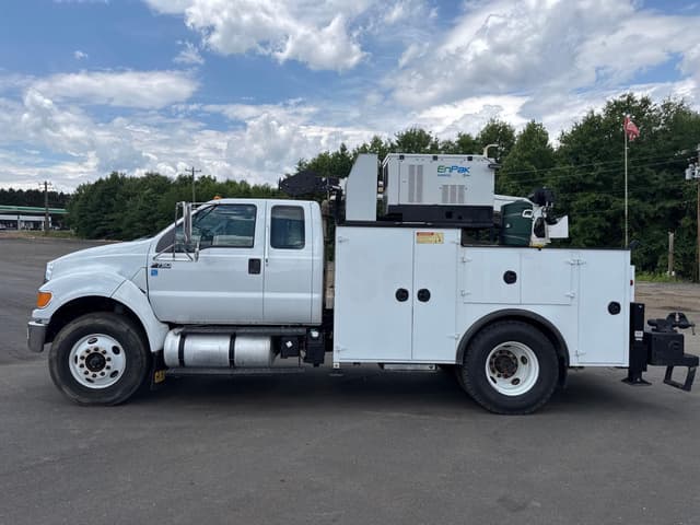 Image of Ford F-750 equipment image 1