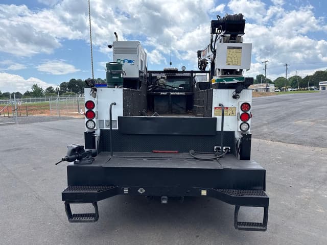 Image of Ford F-750 equipment image 3