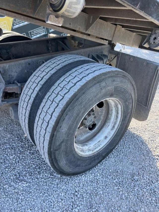 Image of Ford F-750 equipment image 2