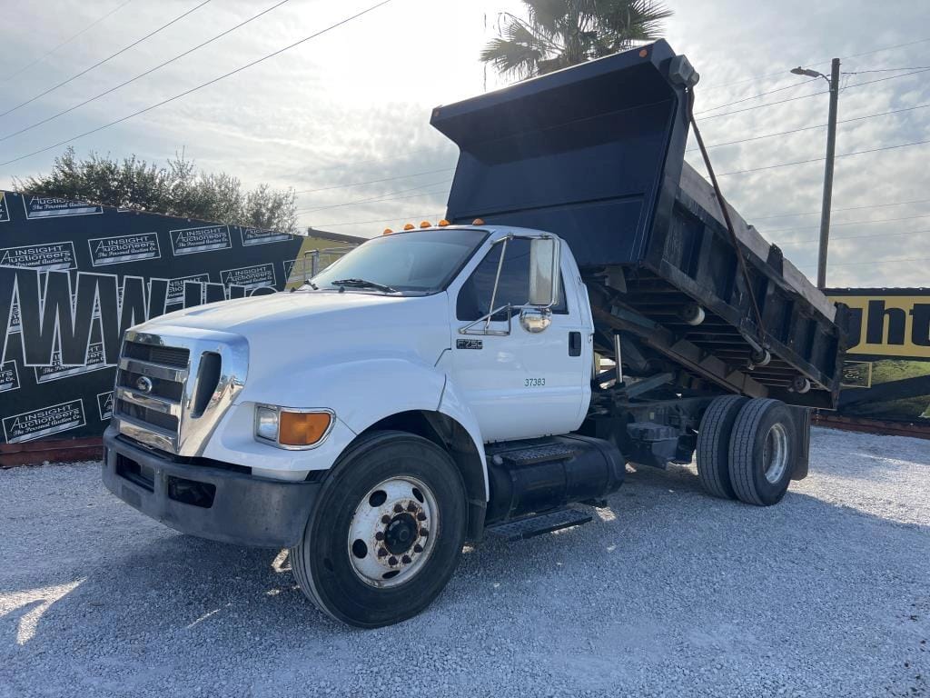 2015 Ford F-750 Equipment Image0