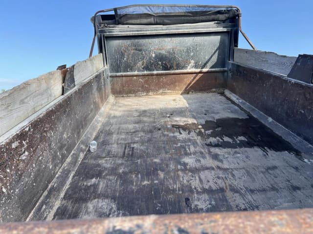 Image of Ford F-750 equipment image 3