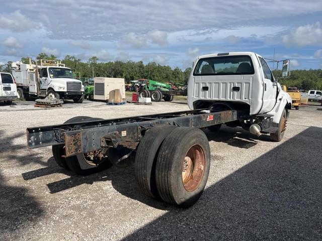 Image of Ford F-750 equipment image 2