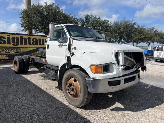 Image of Ford F-750 equipment image 3