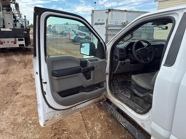 Image of Ford F-150 equipment image 4