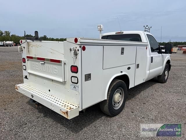 Image of Ford F-250 equipment image 3