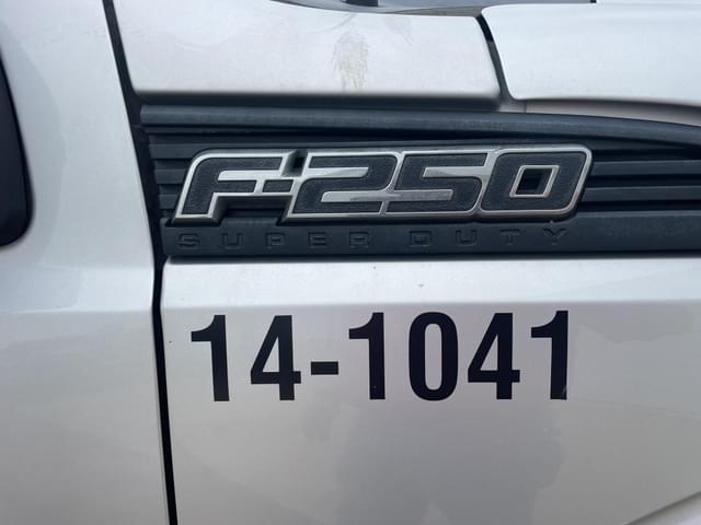 Image of Ford F-250 equipment image 2