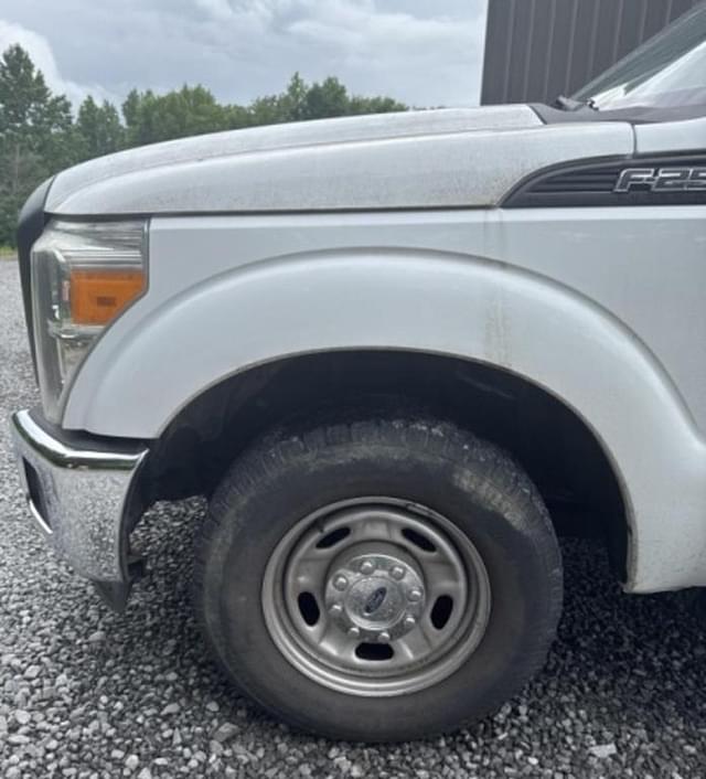 Image of Ford F-250 equipment image 3